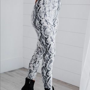 Zenana Full Size Run Snakeskin Leggings